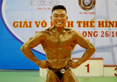 Lực sĩ Mai Thanh Sang (TP Vĩnh Long) đạt giải nhất hạng cân 60kg.