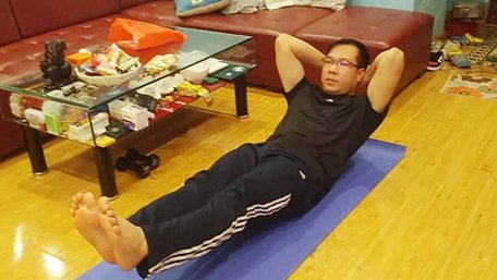 Xạ thủ Hoàng Xuân Vinh tự tập tại nhà sau khi hoàn tất thời gian cách ly - Ảnh: NVCC