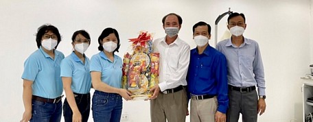 Đảng ủy khối Cơ quan và Doanh nghiệp tỉnh thăm hỏi, tặng quà tết tại các doanh nghiệp.