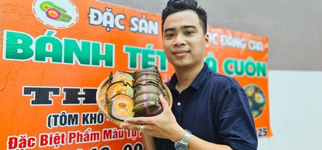 Kim Ngọc Vạn Phát giữ nghề bánh tét của gia đình.