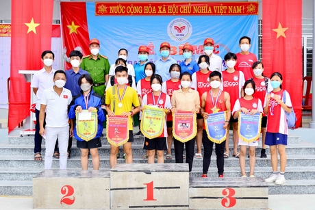 Trường THCS Nguyễn Đình Chiểu nhất toàn đoàn.