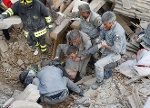 Những hình ảnh nhói lòng từ tâm chấn động đất chết chóc ở Italy